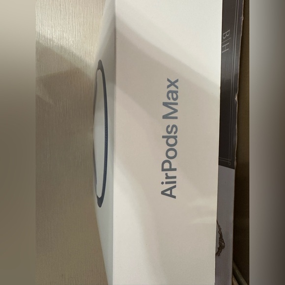 SELLING ON MY MECARI- New AirPod Max Blue - Picture 4 of 7